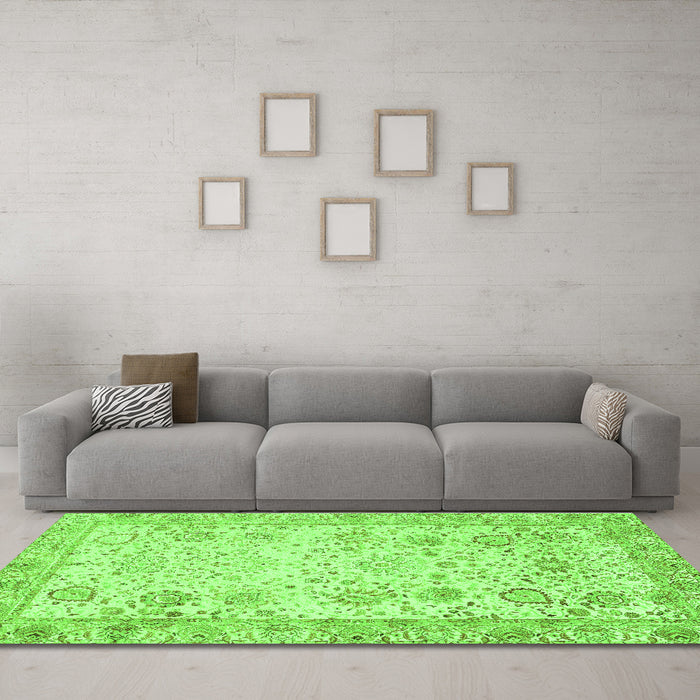 Machine Washable Persian Green Traditional Area Rugs in a Living Room,, wshtr3318grn