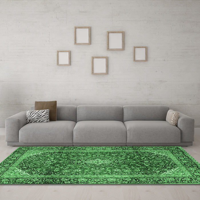 Machine Washable Medallion Emerald Green Traditional Area Rugs in a Living Room,, wshtr3319emgrn