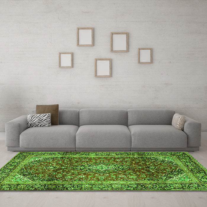 Machine Washable Medallion Green Traditional Area Rugs in a Living Room,, wshtr3319grn