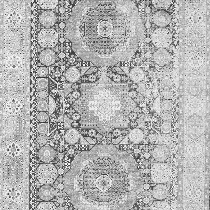 Serging Thickness of Machine Washable Persian Gray Traditional Rug, wshtr331gry