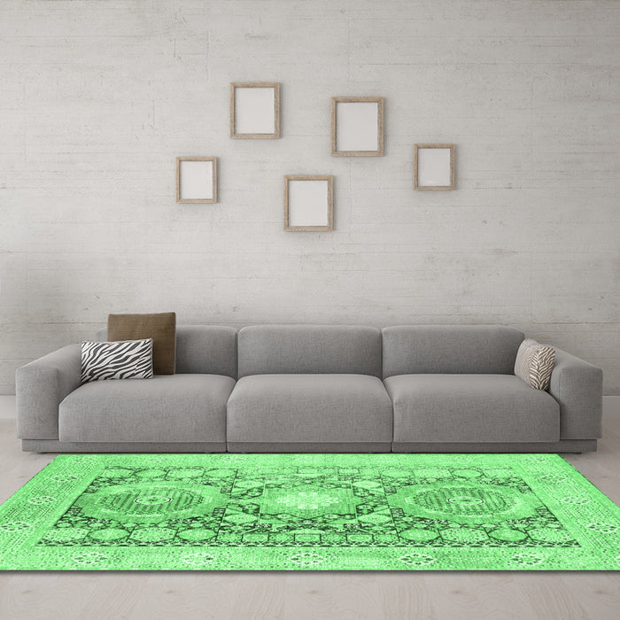 Machine Washable Persian Emerald Green Traditional Area Rugs in a Living Room,, wshtr331emgrn