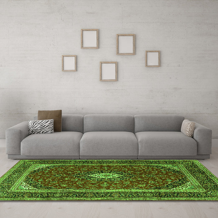 Machine Washable Persian Green Traditional Area Rugs in a Living Room,, wshtr3320grn
