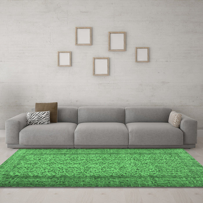 Machine Washable Persian Emerald Green Traditional Area Rugs in a Living Room,, wshtr3321emgrn