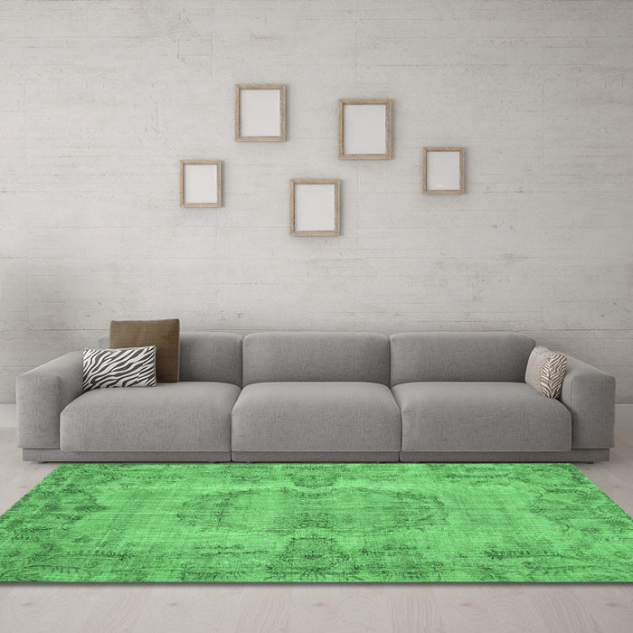 Machine Washable Persian Emerald Green Traditional Area Rugs in a Living Room,, wshtr3322emgrn