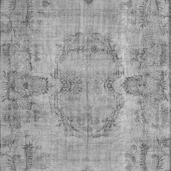 Serging Thickness of Machine Washable Persian Gray Traditional Rug, wshtr3322gry