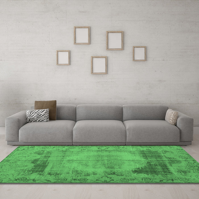 Machine Washable Persian Emerald Green Traditional Area Rugs in a Living Room,, wshtr3324emgrn