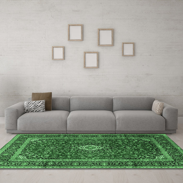 Machine Washable Medallion Emerald Green Traditional Area Rugs in a Living Room,, wshtr3325emgrn