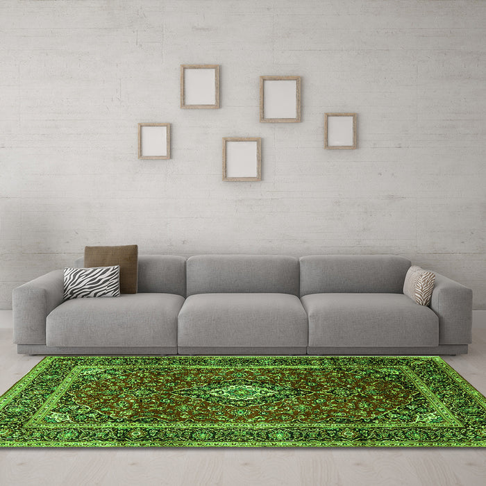 Machine Washable Medallion Green Traditional Area Rugs in a Living Room,, wshtr3325grn