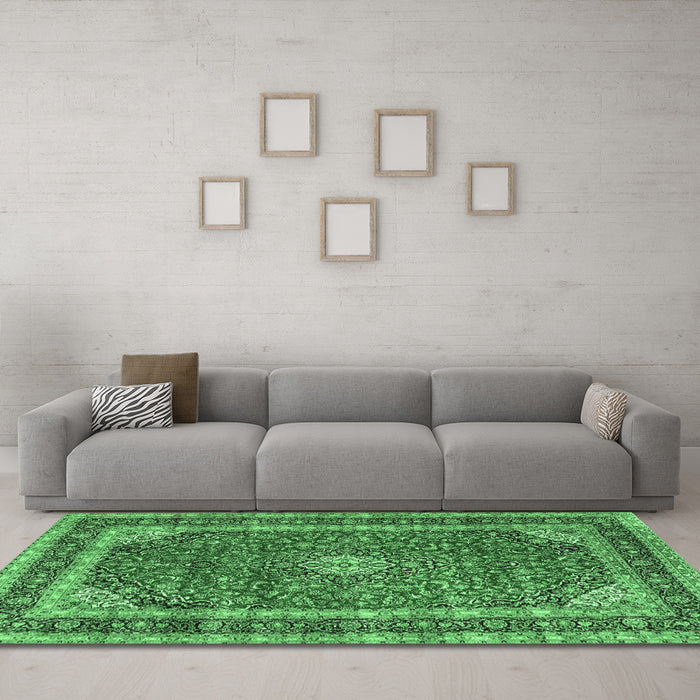 Machine Washable Medallion Emerald Green Traditional Area Rugs in a Living Room,, wshtr3326emgrn