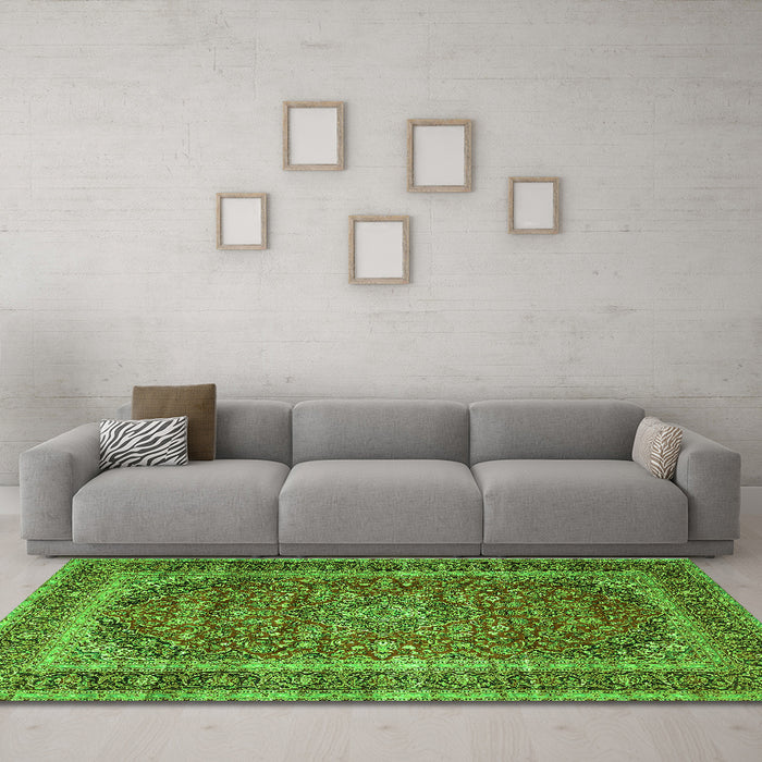 Machine Washable Medallion Green Traditional Area Rugs in a Living Room,, wshtr3327grn
