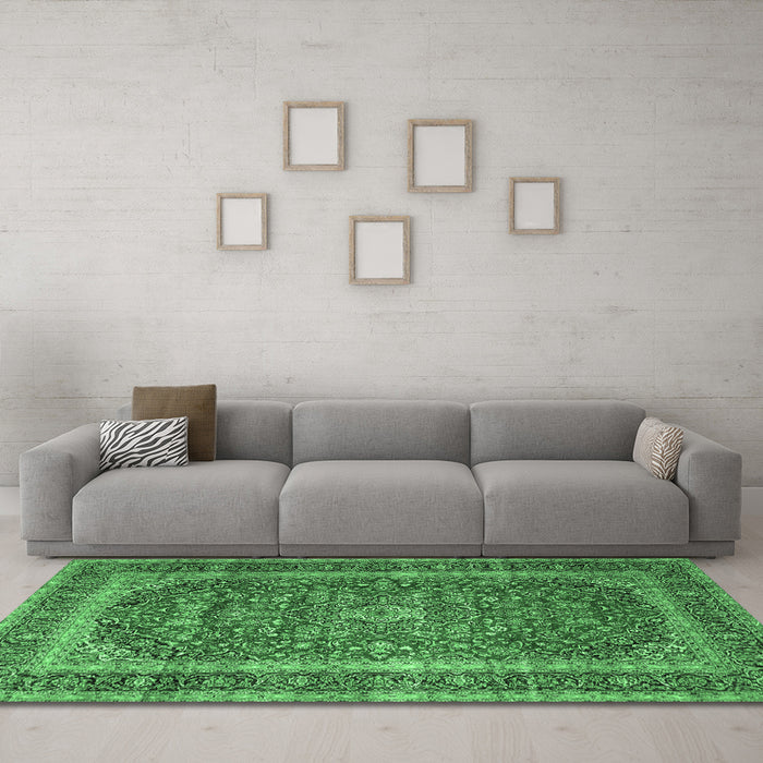 Machine Washable Medallion Emerald Green Traditional Area Rugs in a Living Room,, wshtr3327emgrn