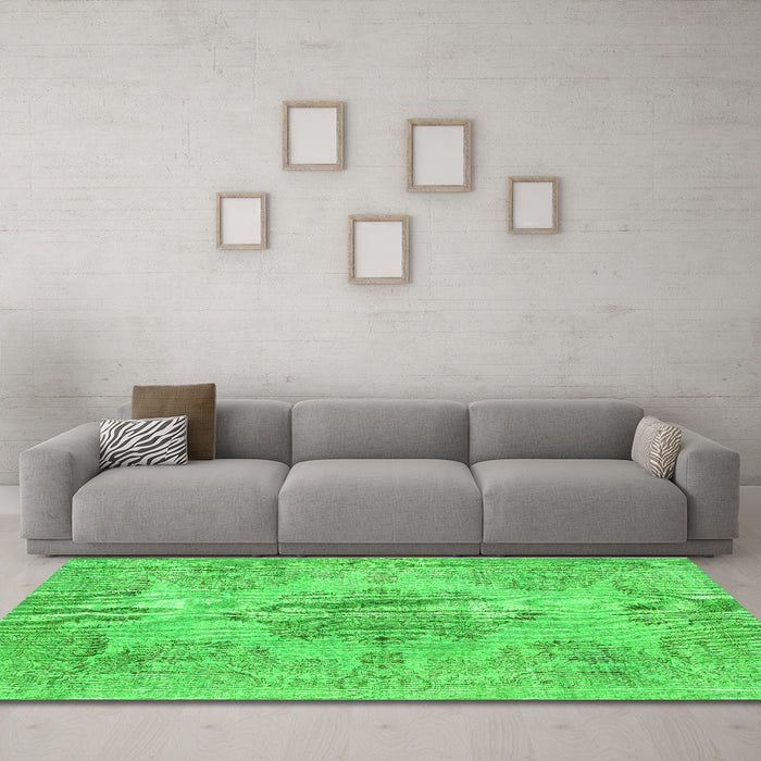 Machine Washable Persian Green Traditional Area Rugs in a Living Room,, wshtr3329grn
