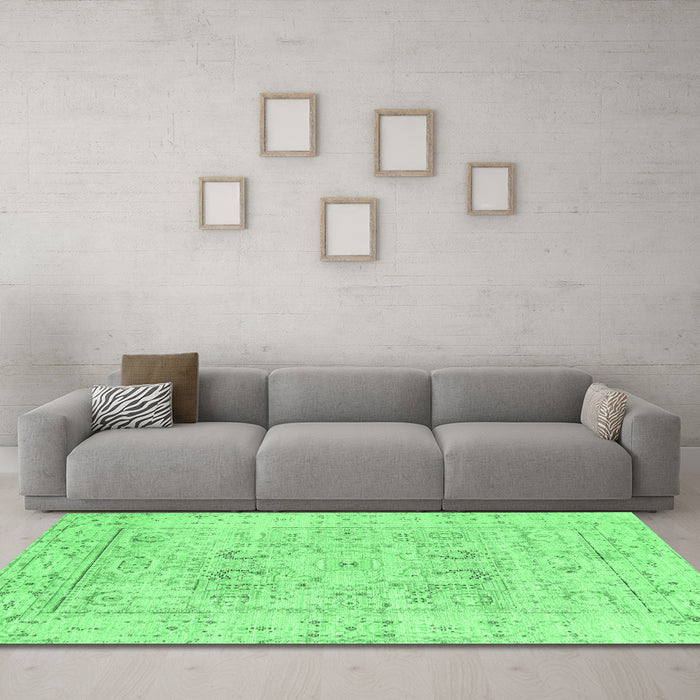 Machine Washable Oriental Emerald Green Traditional Area Rugs in a Living Room,, wshtr332emgrn