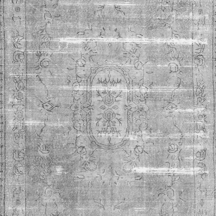 Serging Thickness of Machine Washable Persian Gray Traditional Rug, wshtr3330gry