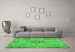 Machine Washable Persian Green Traditional Area Rugs in a Living Room,, wshtr3331grn