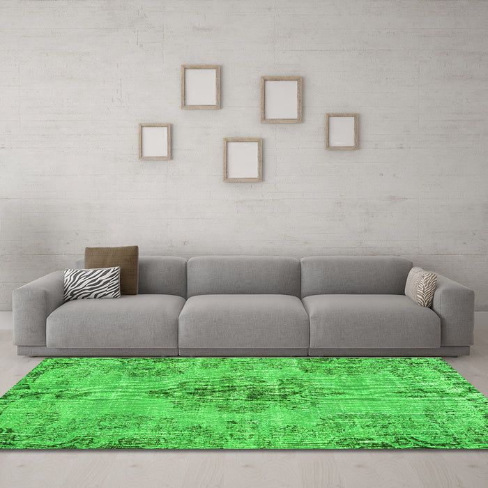 Machine Washable Persian Green Traditional Area Rugs in a Living Room,, wshtr3331grn