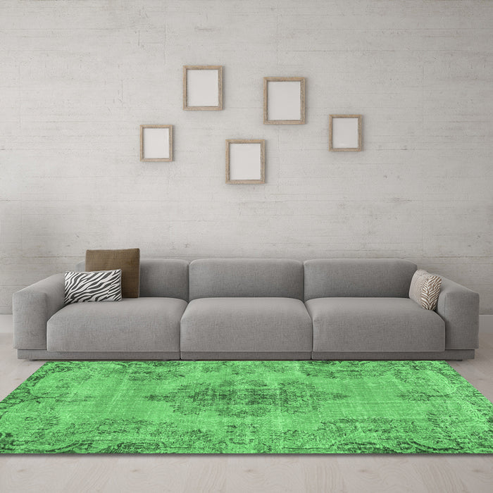 Machine Washable Persian Emerald Green Traditional Area Rugs in a Living Room,, wshtr3331emgrn