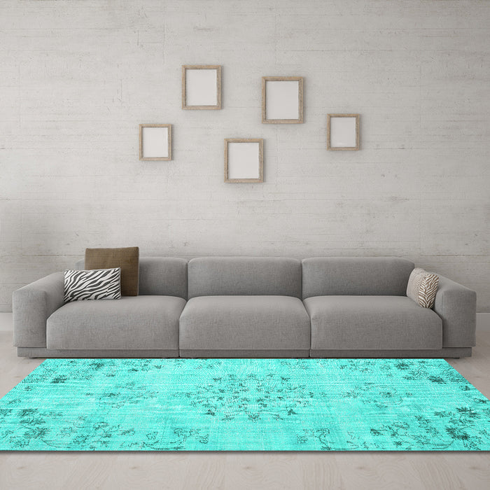 Machine Washable Persian Turquoise Traditional Area Rugs in a Living Room,, wshtr3332turq