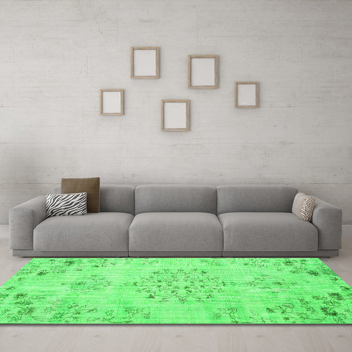 Machine Washable Persian Green Traditional Area Rugs in a Living Room,, wshtr3332grn