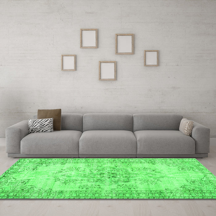 Machine Washable Persian Green Traditional Area Rugs in a Living Room,, wshtr3333grn