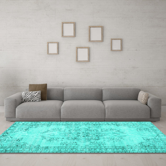 Machine Washable Persian Turquoise Traditional Area Rugs in a Living Room,, wshtr3333turq