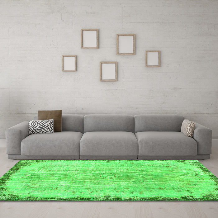 Machine Washable Persian Green Traditional Area Rugs in a Living Room,, wshtr3334grn