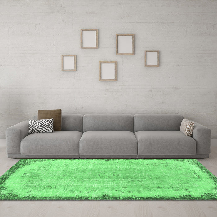 Machine Washable Persian Emerald Green Traditional Area Rugs in a Living Room,, wshtr3334emgrn