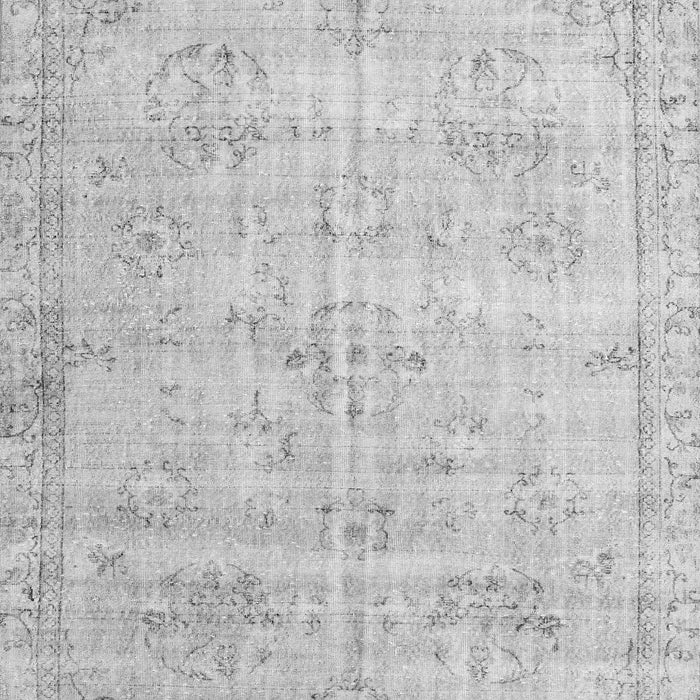 Serging Thickness of Machine Washable Persian Gray Traditional Rug, wshtr3335gry