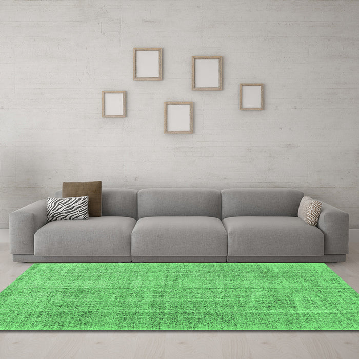 Machine Washable Persian Emerald Green Traditional Area Rugs in a Living Room,, wshtr3336emgrn
