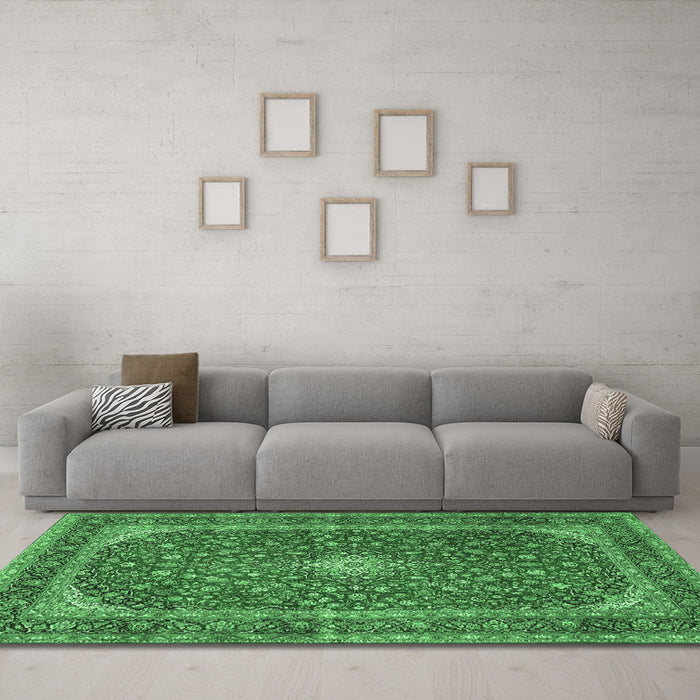 Machine Washable Medallion Emerald Green Traditional Area Rugs in a Living Room,, wshtr3337emgrn