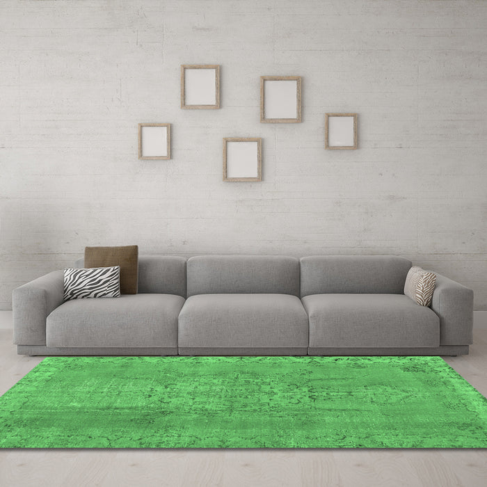 Machine Washable Persian Emerald Green Traditional Area Rugs in a Living Room,, wshtr3338emgrn