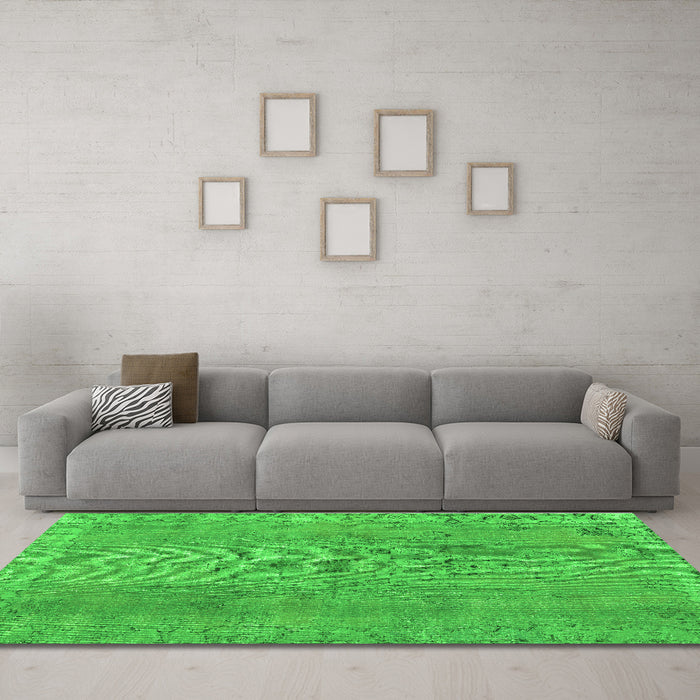 Machine Washable Persian Green Traditional Area Rugs in a Living Room,, wshtr3338grn