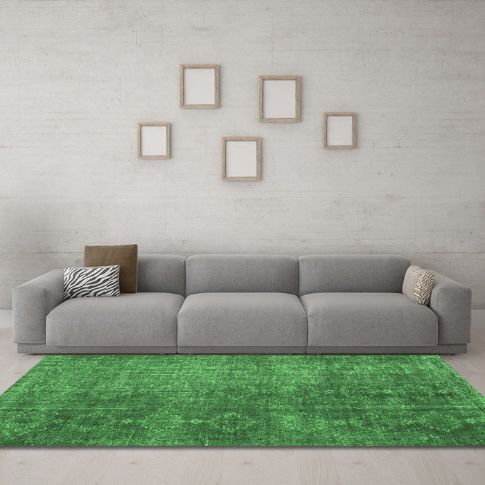 Machine Washable Persian Emerald Green Traditional Area Rugs in a Living Room,, wshtr3339emgrn