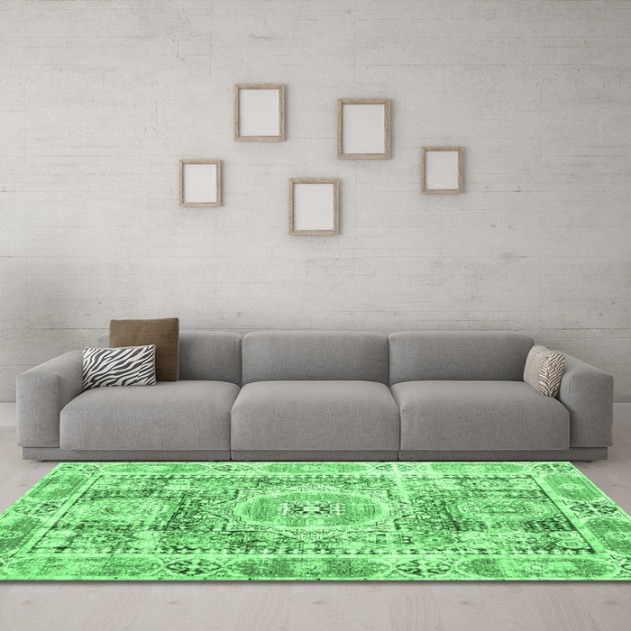 Machine Washable Persian Emerald Green Traditional Area Rugs in a Living Room,, wshtr333emgrn