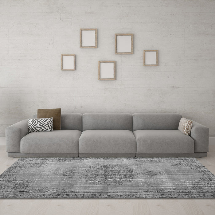 Machine Washable Persian Gray Traditional Rug in a Living Room,, wshtr3340gry