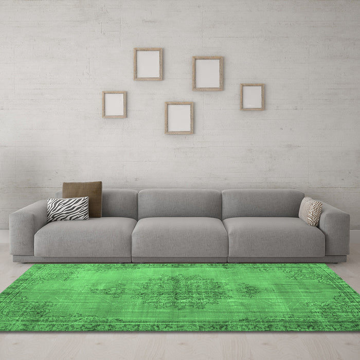Machine Washable Persian Emerald Green Traditional Area Rugs in a Living Room,, wshtr3340emgrn