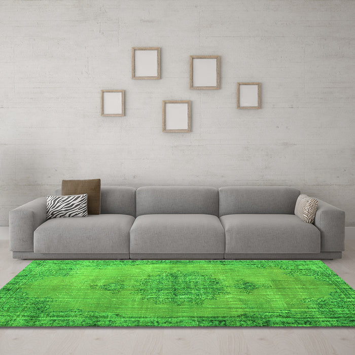 Machine Washable Persian Green Traditional Area Rugs in a Living Room,, wshtr3340grn