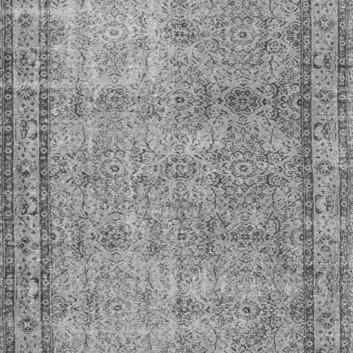 Serging Thickness of Machine Washable Persian Gray Traditional Rug, wshtr3342gry