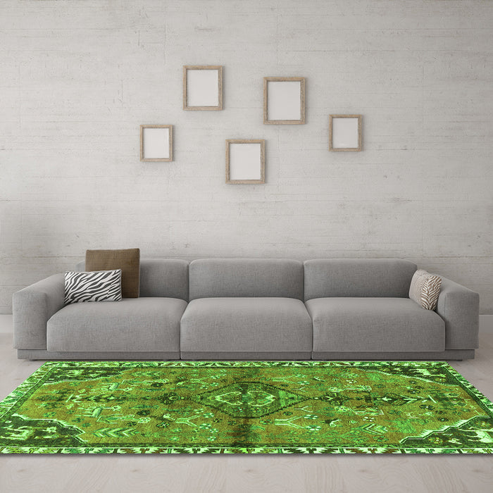Machine Washable Persian Green Traditional Area Rugs in a Living Room,, wshtr3344grn