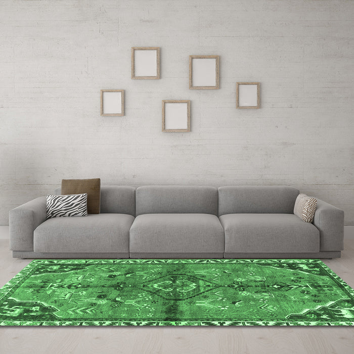 Machine Washable Persian Emerald Green Traditional Area Rugs in a Living Room,, wshtr3344emgrn