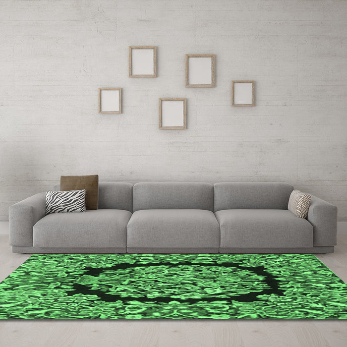 Machine Washable Persian Emerald Green Traditional Area Rugs in a Living Room,, wshtr3347emgrn