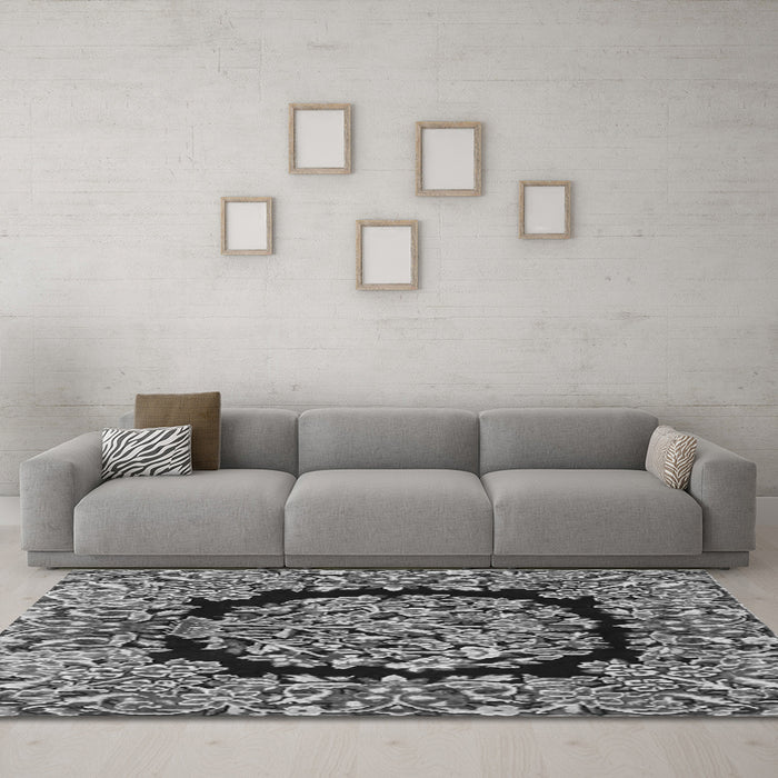 Machine Washable Persian Gray Traditional Rug in a Living Room,, wshtr3347gry