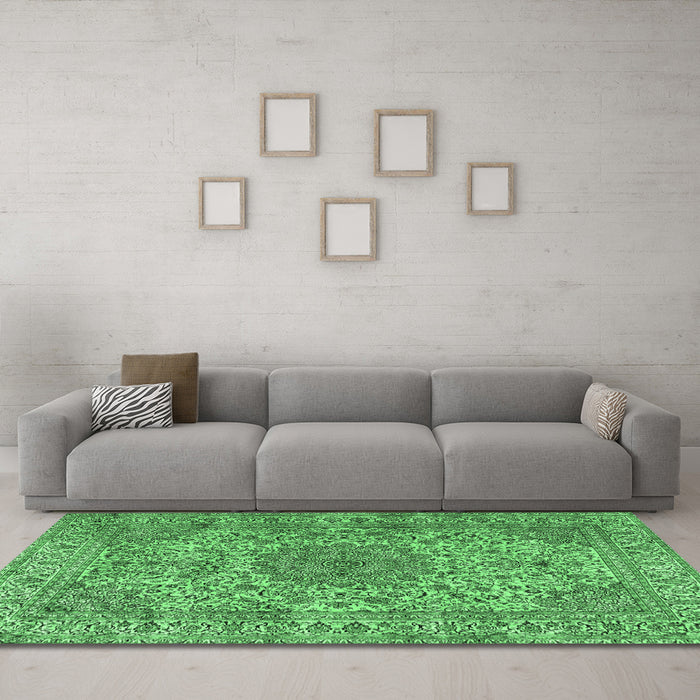 Machine Washable Persian Emerald Green Traditional Area Rugs in a Living Room,, wshtr3349emgrn