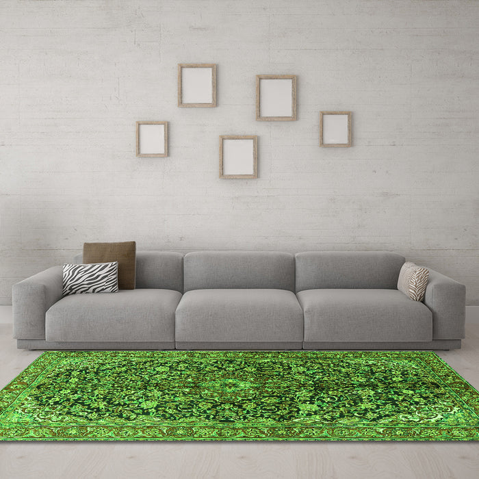 Machine Washable Persian Green Traditional Area Rugs in a Living Room,, wshtr3351grn