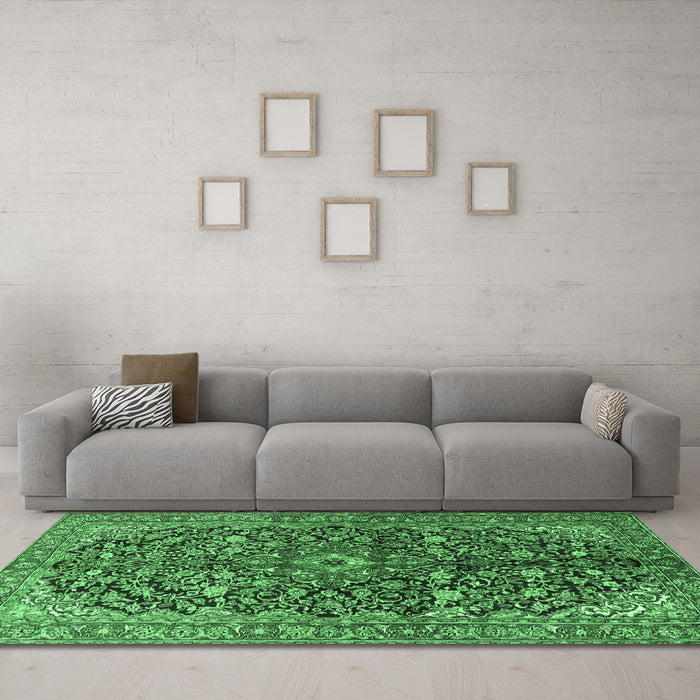 Machine Washable Persian Emerald Green Traditional Area Rugs in a Living Room,, wshtr3351emgrn