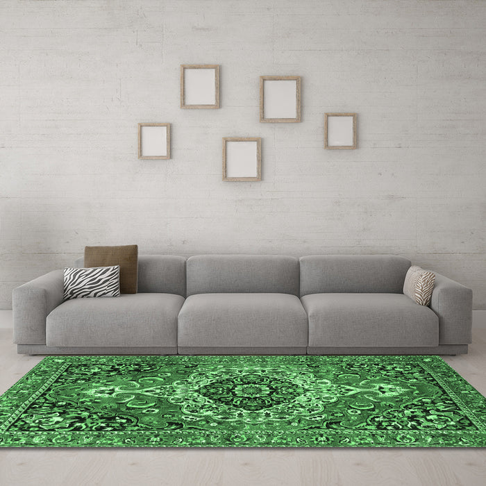 Machine Washable Medallion Emerald Green Traditional Area Rugs in a Living Room,, wshtr3352emgrn