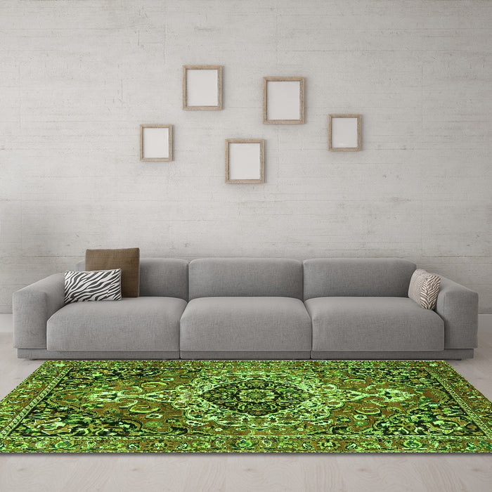 Machine Washable Medallion Green Traditional Area Rugs in a Living Room,, wshtr3352grn