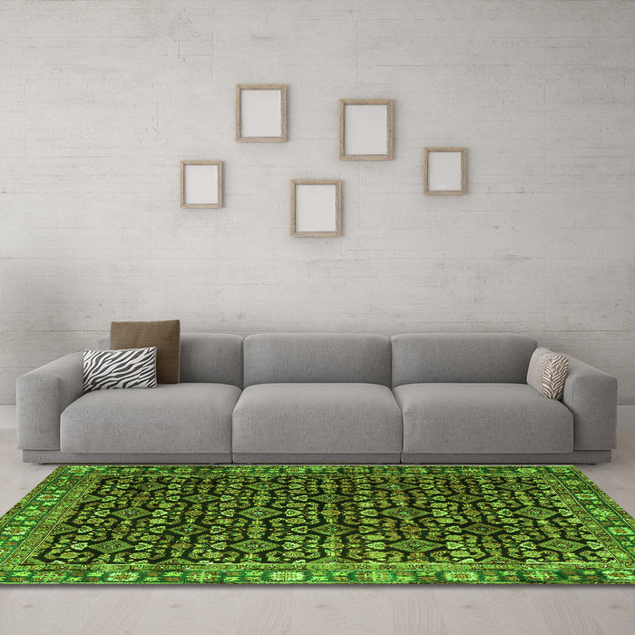 Machine Washable Persian Green Traditional Area Rugs in a Living Room,, wshtr3354grn