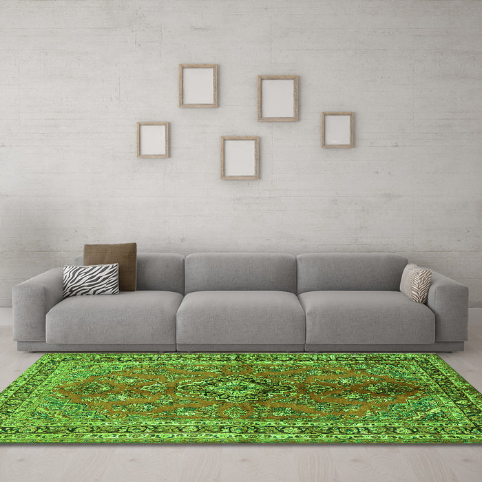 Machine Washable Medallion Green Traditional Area Rugs in a Living Room,, wshtr3355grn
