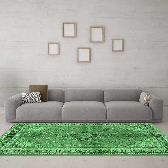 Machine Washable Medallion Emerald Green Traditional Area Rugs in a Living Room,, wshtr3357emgrn